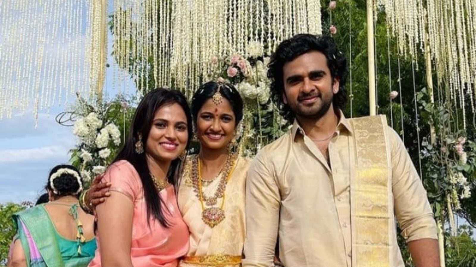 பெண்மீன் விழியில்…எனையேத் தொலைத்தேன்… நடிகை கீர்த்தி பாண்டியனை கரம்பிடித்த அசோன் செல்வன்