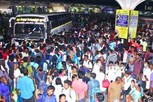 தொடர் விடுமுறை: சொந்த ஊர்களுக்கு படையெடுத்த மக்கள்
