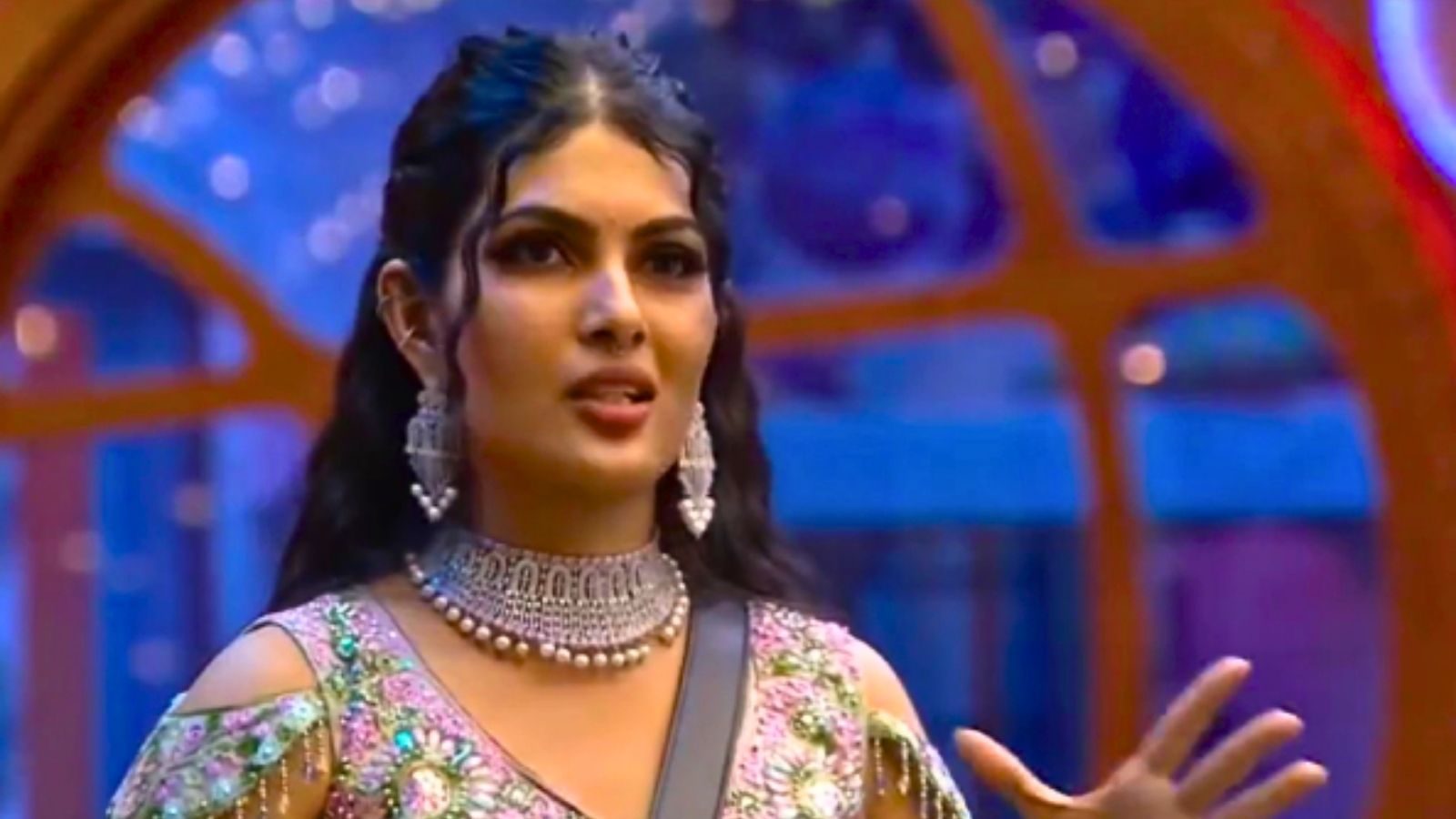 என்னது இந்த வாரம் எலிமினேட் ஆனவர் இவங்க தானா?  - ஷாக்கான பிக்பாஸ் ரசிகர்கள்!