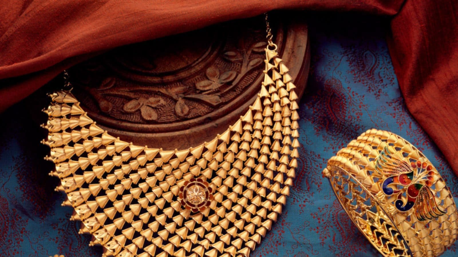 Gold rate today | அதிரடியாக குறைந்தது தங்கம் விலை!