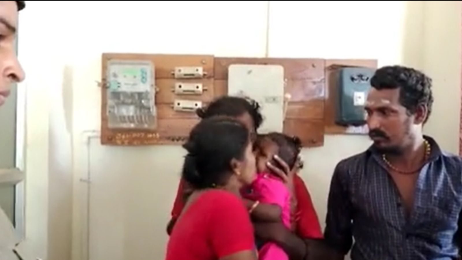 குழந்தை கடத்தலில் ஈடுபட்ட பெண் விஷம் சாப்பிட்டு தற்கொலை