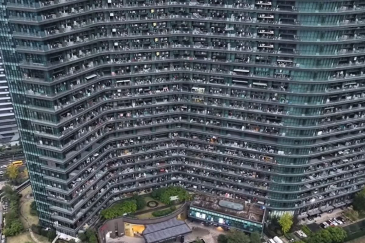 Tahukah anda di mana ada bangunan tempat tinggal 36 lantai yang mampu menampung 30.000 orang…sebuah bangunan yang menakjubkan..? Tahukah anda di mana ada bangunan tempat tinggal 36 lantai yang mampu menampung 30.000 orang…sebuah bangunan yang menakjubkan..?