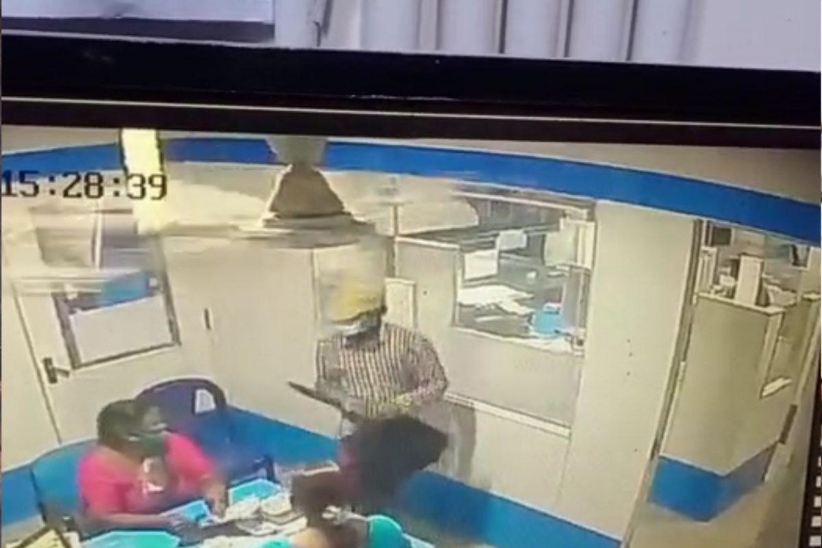 கத்தியை காட்டி மிரட்டி வங்கியில் கொள்ளை.. ஆந்திராவில் அதிர்ச்சி சம்பவம்..