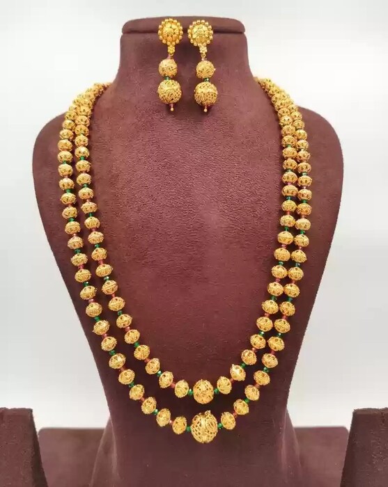  இதேபோன்று 18 காரட் தங்கம், ஒரு கிராம் ரூ.5 குறைந்து, ஒரு கிராம் ரூ.5,995க்கும், ஒரு சவரன் ரூ.40 குறைந்து ரூ.47,960க்கும் விற்பனை செய்யப்படுகிறது.