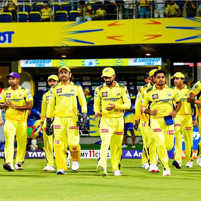  5 வீரர்கள் தக்க வைத்துக் கொள்ள அனுமதிக்கப்படுவார்கள் என்றால் சென்னை அணியில், தோனி, ருதுராஜ் கெய்க்வாட், பதிரனா, ரவிந்திரா ஜடேஜா ஆகியோர் தக்க வைத்துக் கொள்ளப்படுவார்கள் என்று எதிர்பார்க்கப்படுகிறது.
