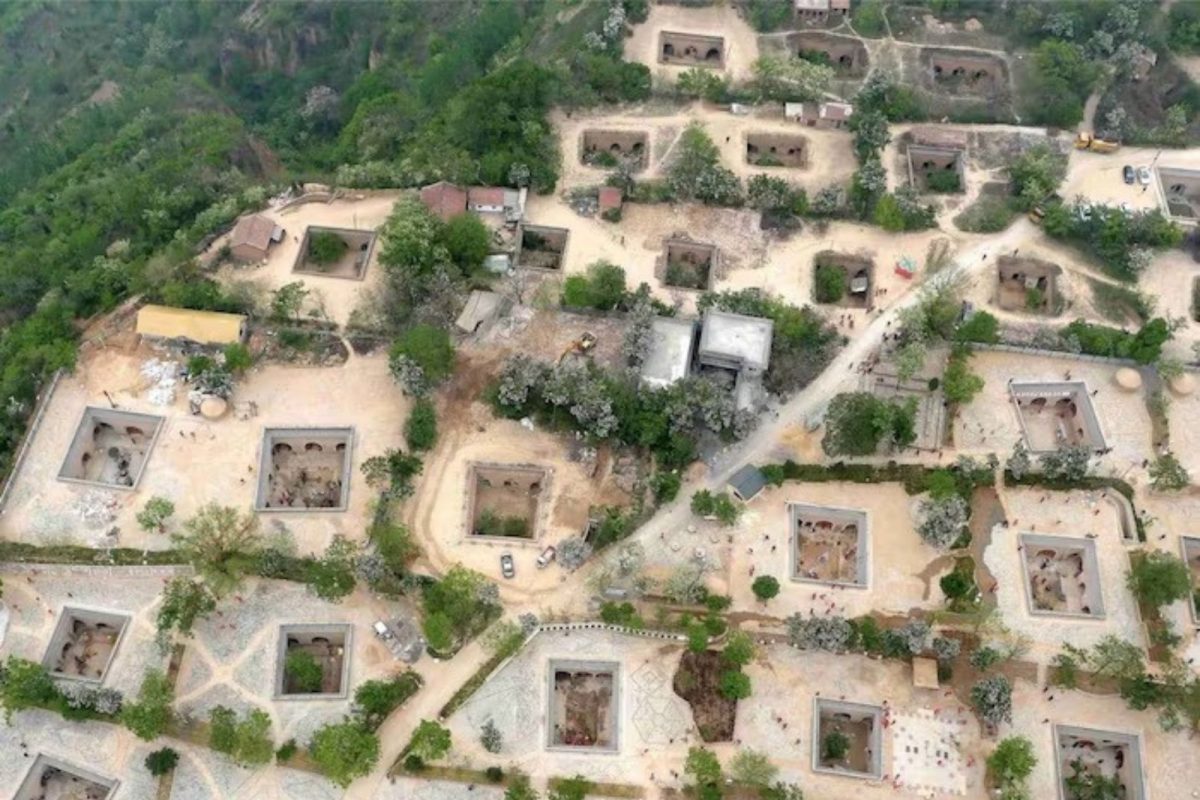 Ribuan orang tinggal di bawah tanah… dan alasan latar belakang yang mengejutkan… Ribuan orang tinggal di bawah tanah… dan alasan latar belakang yang mengejutkan…