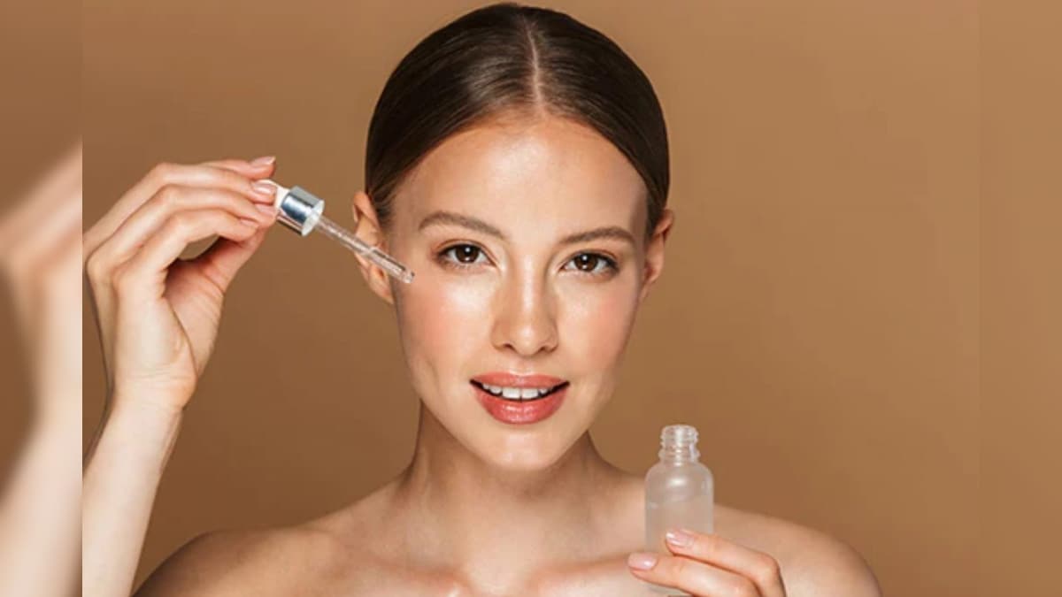 சீரம் முகத்தில் எப்படி அப்ளை பண்ணனும் தெரியுமா..? இப்படி தடவினால்தான் வேலை செய்யும்..! – News18 தமிழ்