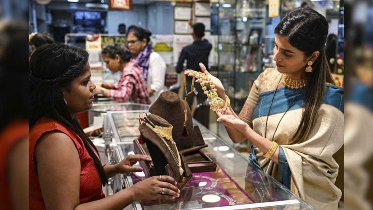 Gold Rate Today | ராக்கெட் வேகத்தில் தங்கம் விலை உயர்வு.. அதிர்ச்சியில் உறைந்த நகை பிரியர்கள்! – News18 தமிழ்