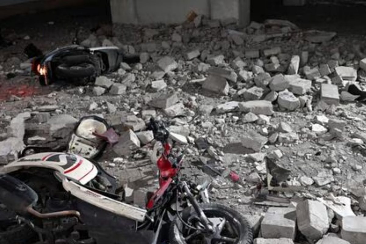 Gempa bumi kuat di pulau Jawa, Indonesia.. Peringatan tsunami?! Gempa bumi kuat di pulau Jawa, Indonesia.. Peringatan tsunami?!