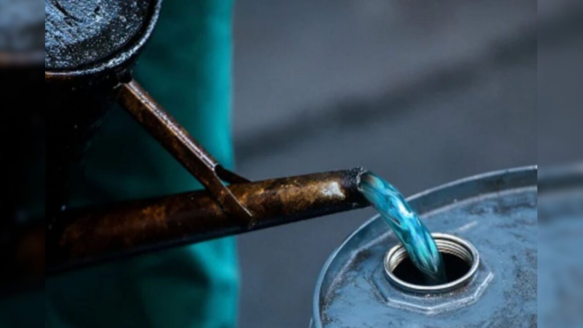 ரேஷன் அட்டைதாரர்களுக்கு ஷாக்... தமிழக ரேஷன் கடைகளில் மண்ணெண்ணெய் ஒதுக்கீடு குறைப்பு? - காரணம் இதுதானா? – News18 தமிழ்