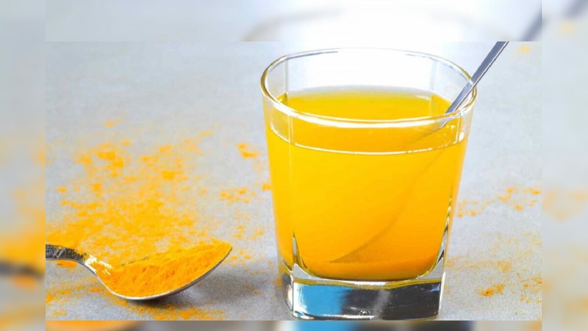 ஆரோக்கிய பலன்களை அள்ளிக்கொடுக்கும் மஞ்சள் கலந்த தண்ணீர்.. இப்படி குடிச்சு பாருங்க..! – News18 தமிழ்