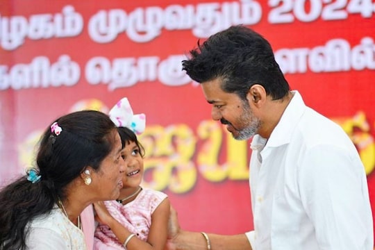 cinema-award-ceremony-by-vijay-to-students-of-10th-and-12th-function-highlights