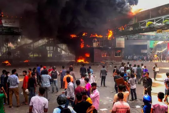  bangladesh-protest-shoot-on-site-order-issued-after-violence
