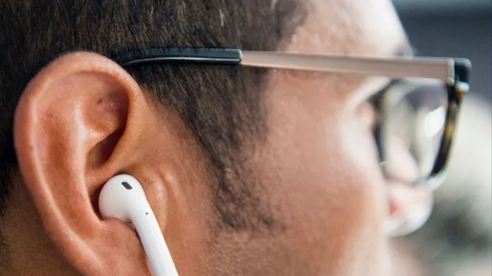 Airpods-களை பயன்படுத்துவது மூளை புற்றுநோயை உண்டாக்குமா..? அதிர்ச்சி ...
