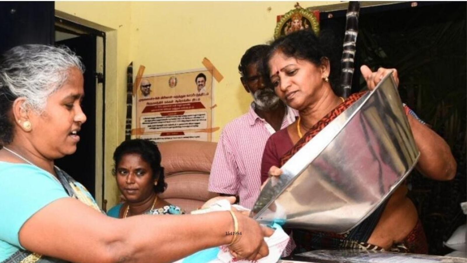 Ration Card | ரேஷன் அட்டைத்தாரர்களுக்கு வெளியான ஹேப்பி நியூஸ்.. இனி இந்த பிரச்னை இருக்காது | தமிழ்நாடு போட்டோகேலரி - News18 தமிழ்