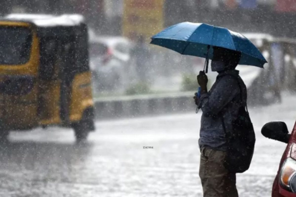 தமிழக கரையை நோக்கி நகரும் தாழ்வுப் பகுதி.. மழை வாய்ப்பு எப்படி?