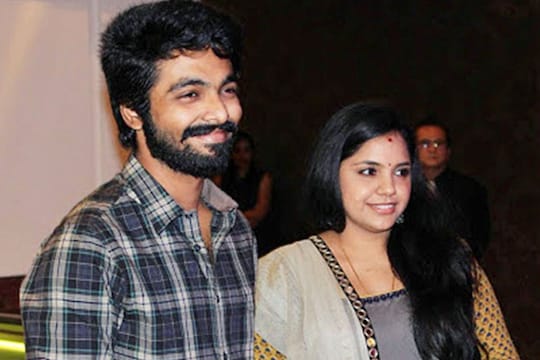  cinema-singer-saindhavi-request-fans-through-a-video-to-attend-gv-prakash-concert-video-viral