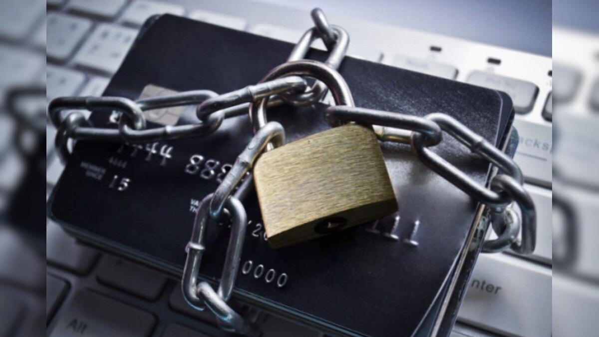 உங்க டெபிட் கார்டு நம்பரை யாரும் திருட முடியாமல் பாதுகாக்கணுமா...? இதையெல்லாம் செஞ்சிடுங்க... - News18 தமிழ்