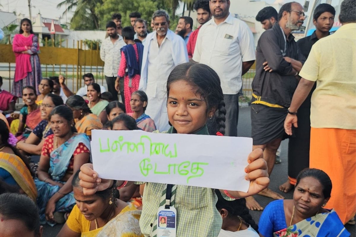 பள்ளியின் திடீர் முடிவு; கேள்விக்குறியாகும் 450 மாணவர்களின் கல்வி