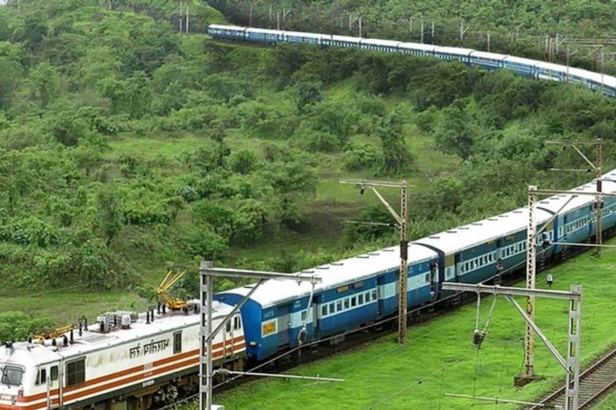 கிறிஸ்துமஸ், புத்தாண்டுக்கு சிறப்பு ரயில்கள் இயக்கம் - தெற்கு ரயில்வே