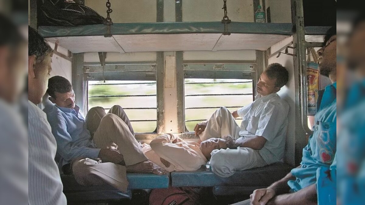 இரண்டு RAC பயணிகள் இருந்தால் பெர்த்தில் இருக்கும் பயணி எங்கே அமர்வார்?