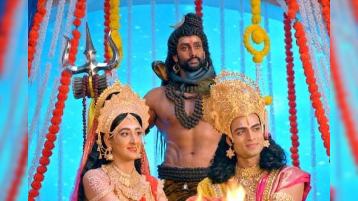 தேவர், அசுரருடன் இணைந்து பாற்கடலை கடையும் நாராயணனர்… லட்சுமியை மீட்டுக்க போராட்டம்