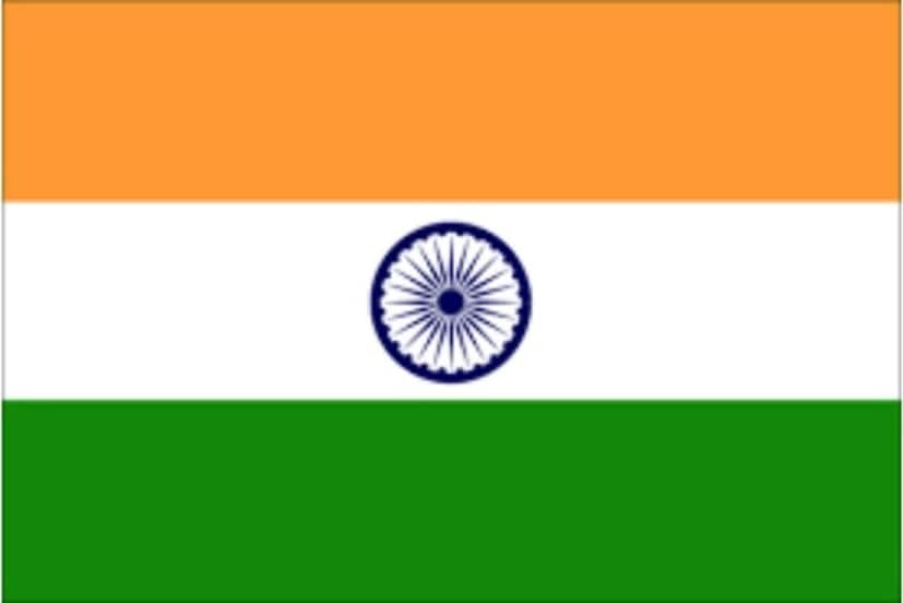  ஜூலை 22, 1947 அன்று, அரசியலமைப்புச் சபை அதை சுதந்திர இந்தியாவின் தேசியக் கொடியாக ஏற்றுக்கொண்டது. காவி தியாகத்தையும், வெள்ளை அமைதியையும், பச்சை நில வளத்தையும் குறிக்கிறது. கொடியில் உள்ள சுழலும் சக்கரத்திற்கு பதிலாக அசோக சக்கரம் ஏற்றுக்கொள்ளப்பட்டது.