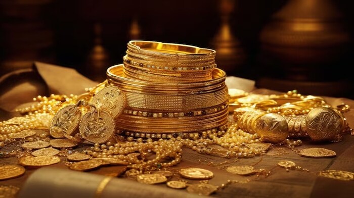  அதேபோல், 18 காரட் ஆபரணத் தங்கத்தின் விலையிலும் மாற்றமின்றி ஒரு கிராம் ரூ. 6,550க்கும், ஒரு சவரன் ரூ.52,400க்கும் விற்பனை செய்யப்படுகிறது.