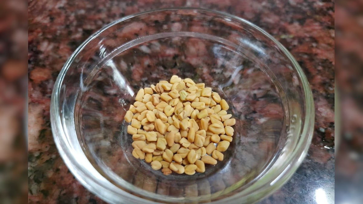 மலச்சிக்கலைத் தடுப்பது முதல் எடையைக் குறைப்பது வரை.. ஊறவைத்த வெந்தய விதைகளின் நன்மைகள் | லைஃப்ஸ்டைல் - News18 தமிழ்