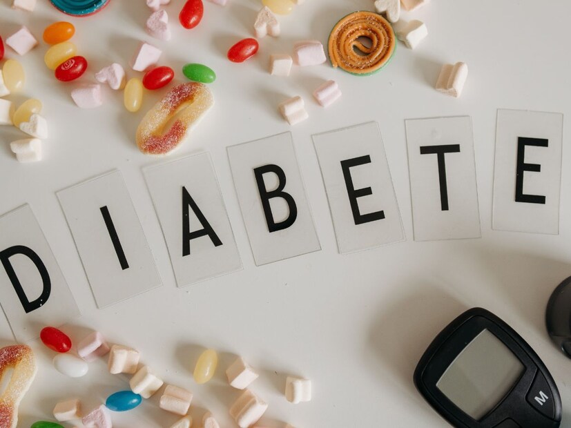 நீரிழிவு நோயாளிகள் தங்கள் ஆரோக்கியத்தில் அதிக கவனம் செலுத்த வேண்டும். நீரிழிவு நோயாளிகள் அரிசியை அதிகம் சாப்பிடாமல், சப்பாத்தி மற்றும் ரொட்டி போன்ற உணவுகளை சாப்பிட வேண்டும் என்று பொதுவாகக் கூறப்படுகிறது. ஏனெனில் வெள்ளை அரிசியில் கார்போஹைட்ரேட்டுகள் அதிகமாகவும், அதிக கிளைசெமிக் குறியீட்டும் உள்ளது. இது இரத்த சர்க்கரை அளவை விரைவாக அதிகரிக்கிறது. ஆனால் நீரிழிவு நோயாளிகள் விரும்பினால் அரிசிக்கு மாற்றாக பழுப்பு அரிசியை (brown rice) சாப்பிடலாம். இது நீரிழிவு நோயைக் கட்டுப்படுத்துவது மட்டுமல்லாமல், ஆரோக்கியத்திற்கும் மிகவும் நல்லது என்று மருத்துவர்கள் கூறுகிறார்கள். நீரிழிவு நோயாளிகள் தங்கள் ஆரோக்கியத்தில் அதிக கவனம் செலுத்த வேண்டும். நீரிழிவு நோயாளிகள் அரிசியை அதிகம் சாப்பிடாமல், சப்பாத்தி மற்றும் ரொட்டி போன்ற உணவுகளை சாப்பிட வேண்டும் என்று பொதுவாகக் கூறப்படுகிறது. ஏனெனில் வெள்ளை அரிசியில் கார்போஹைட்ரேட்டுகள் அதிகமாகவும், அதிக கிளைசெமிக் குறியீட்டும் உள்ளது. இது இரத்த சர்க்கரை அளவை விரைவாக அதிகரிக்கிறது. ஆனால் நீரிழிவு நோயாளிகள் விரும்பினால் அரிசிக்கு மாற்றாக பழுப்பு அரிசியை (brown rice) சாப்பிடலாம். இது நீரிழிவு நோயைக் கட்டுப்படுத்துவது மட்டுமல்லாமல், ஆரோக்கியத்திற்கும் மிகவும் நல்லது என்று மருத்துவர்கள் கூறுகிறார்கள்.