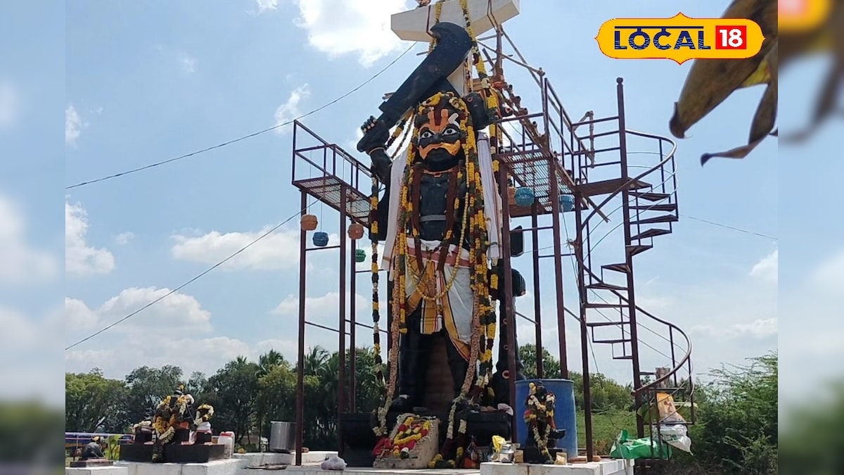 அரிவாள் ஏந்தி ஆக்ரோஷமா நிற்கும் கருப்பசாமி.. 24 அடி உயர பிரம்மாண்ட சிலை அமைத்த பக்தர்கள்..