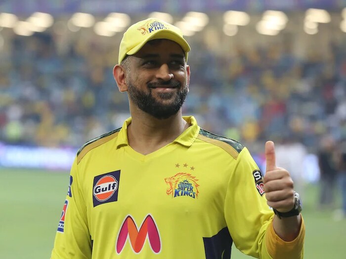  சென்னை சூப்பர் கிங்ஸ் அணியுடன் அவரது பிணைப்பு என்பது அவ்வளவு எளிதில் விளக்கமுடியாதது. மற்ற அணிகள் வணிகத்திற்காக வீரர்களை எடுத்து விளையாட வைப்பார்கள் என்றால், இன்றும் உணர்ச்சிக்காக, அந்த பந்தத்திற்காக அணி வீரர்களை தேர்வு செய்து விளையாடுவது சென்னை அணிக்கே உரித்த ஒன்றாகும். தற்போது கிரிக்கெட் பார்ப்பவர்களுக்கு சென்னை சூப்பர் கிங்ஸ் அணியும், தோனியும் எப்படியோ தெரியாது, ஆனால் 90’ச் கிட்ஸ்களுக்கும், Early 2K கிட்ஸ்களுக்கும், சென்னை சூப்பர் கிங்ஸ் அணியும், தோனியும் கொடுத்த ஞாபகங்கள் அதிகம். அப்படி சென்னை சூப்பர் கிங்ஸ் அணி விளையாடி, நம்மால் மறக்க முடியாத 7 போட்டிகளை நாம் இங்கு பார்க்கலாம்.
