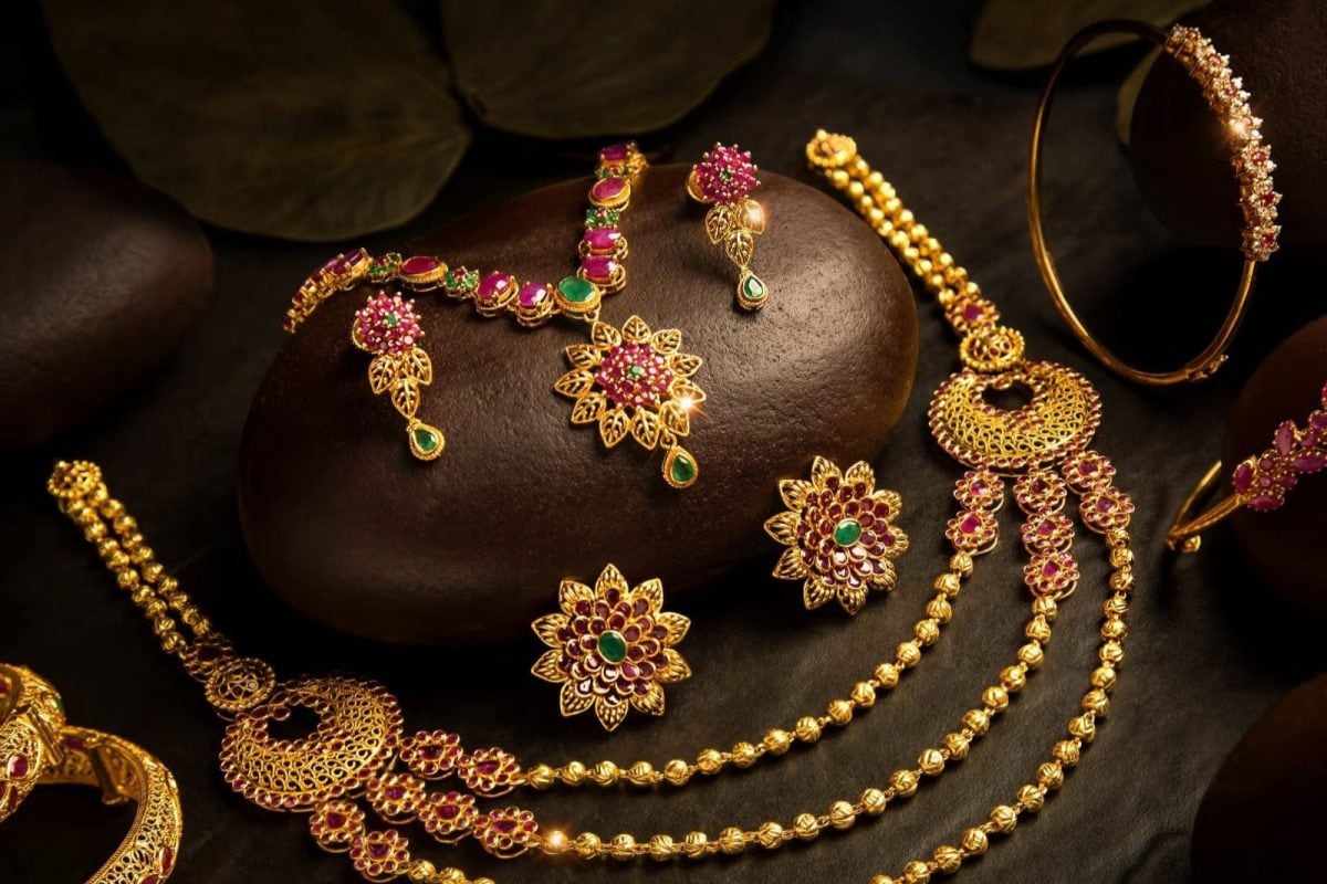 வரலாற்றில் இதுவே முதன்முறை.. புதிய உச்சத்தில் தங்கம் விலை.. மக்கள் அதிர்ச்சி!