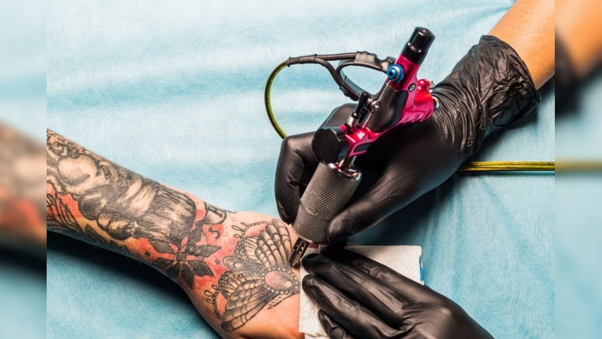 பச்சை குத்திக்கொள்வது புற்றுநோய் அபாயத்தை அதிகரிக்குமா..? ஆய்வுகளில் வெளியான முக்கிய தகவல் - News18 தமிழ்