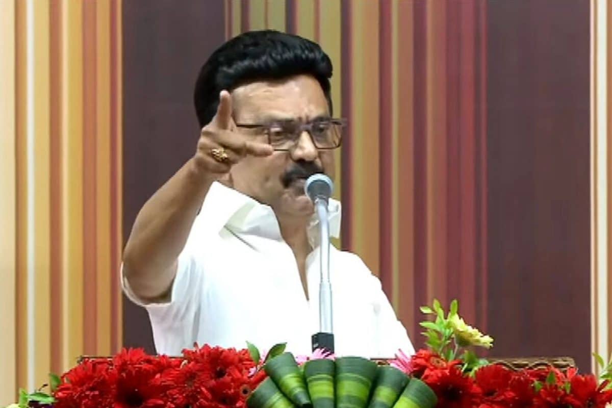 “இந்தி கட்டாயம் அல்ல.. ஃபட்னாவிஸை மத்திய அரசு அங்கீகரிக்கிறதா?”