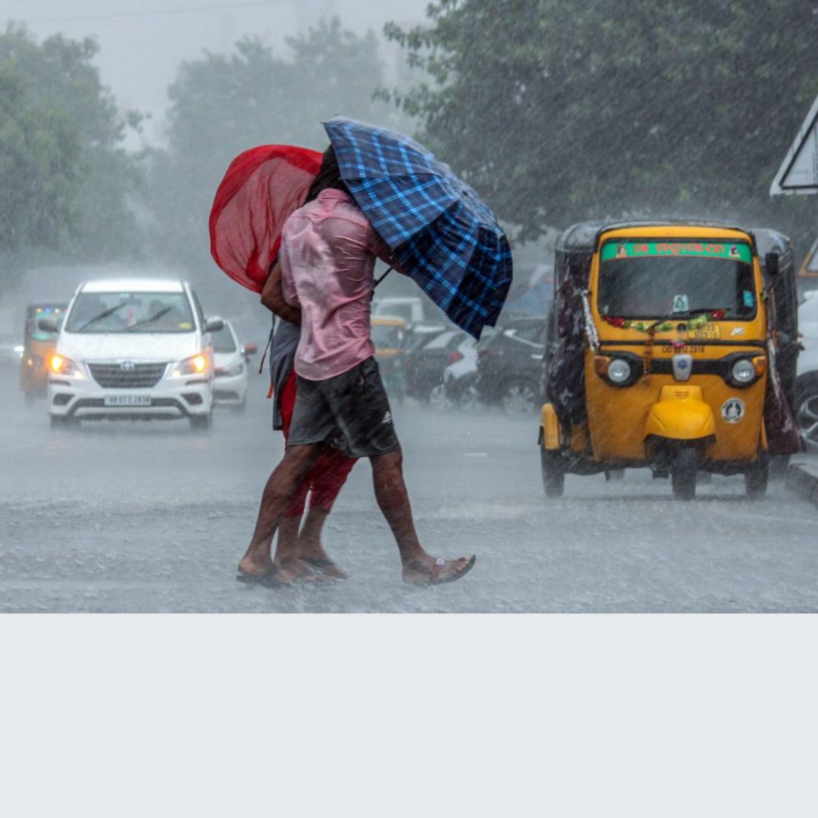 Weather Alert | இன்று 2 மாவட்டங்களில் கனமழை வெளுக்கும்.. வானிலை மையம் முக்கிய அப்டேட்..!
