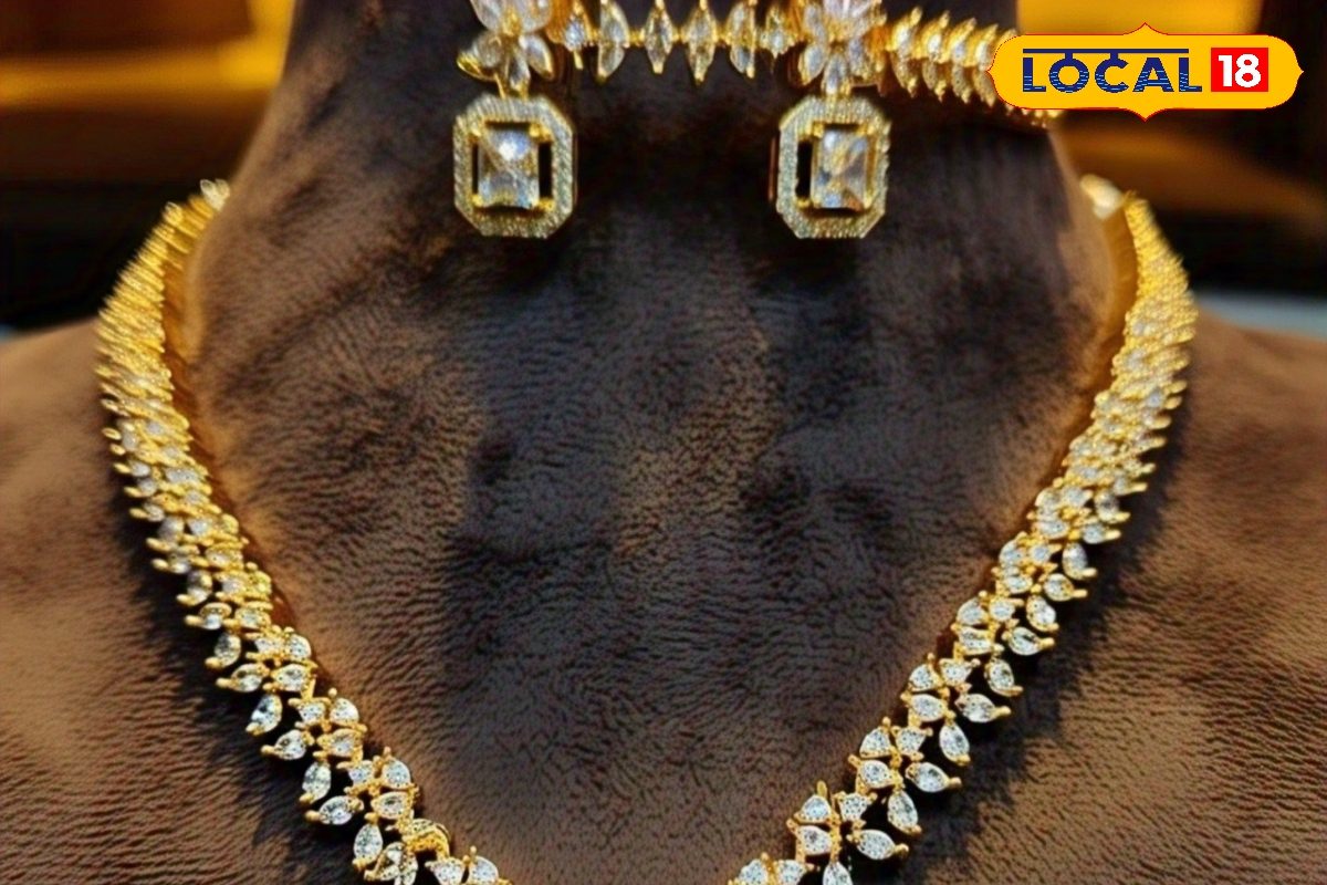 தங்க நகை எப்பொழுதுமே புதுசு போல் ஜொலிக்க வேண்டுமா... அப்போ இந்த டிப்ஸ் ஃபாலோ பண்ணுங்க...!!