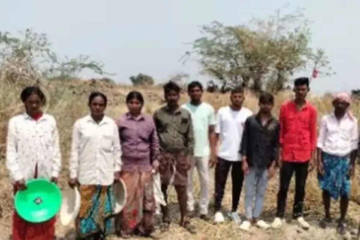 சேலை கட்டி மோசடி.. 100 நாள் வேலை திட்டத்தில் ரூ.3 லட்சம் மோசடி.. கர்நாடகாவில் அதிர்ச்சி! - News18 தமிழ்