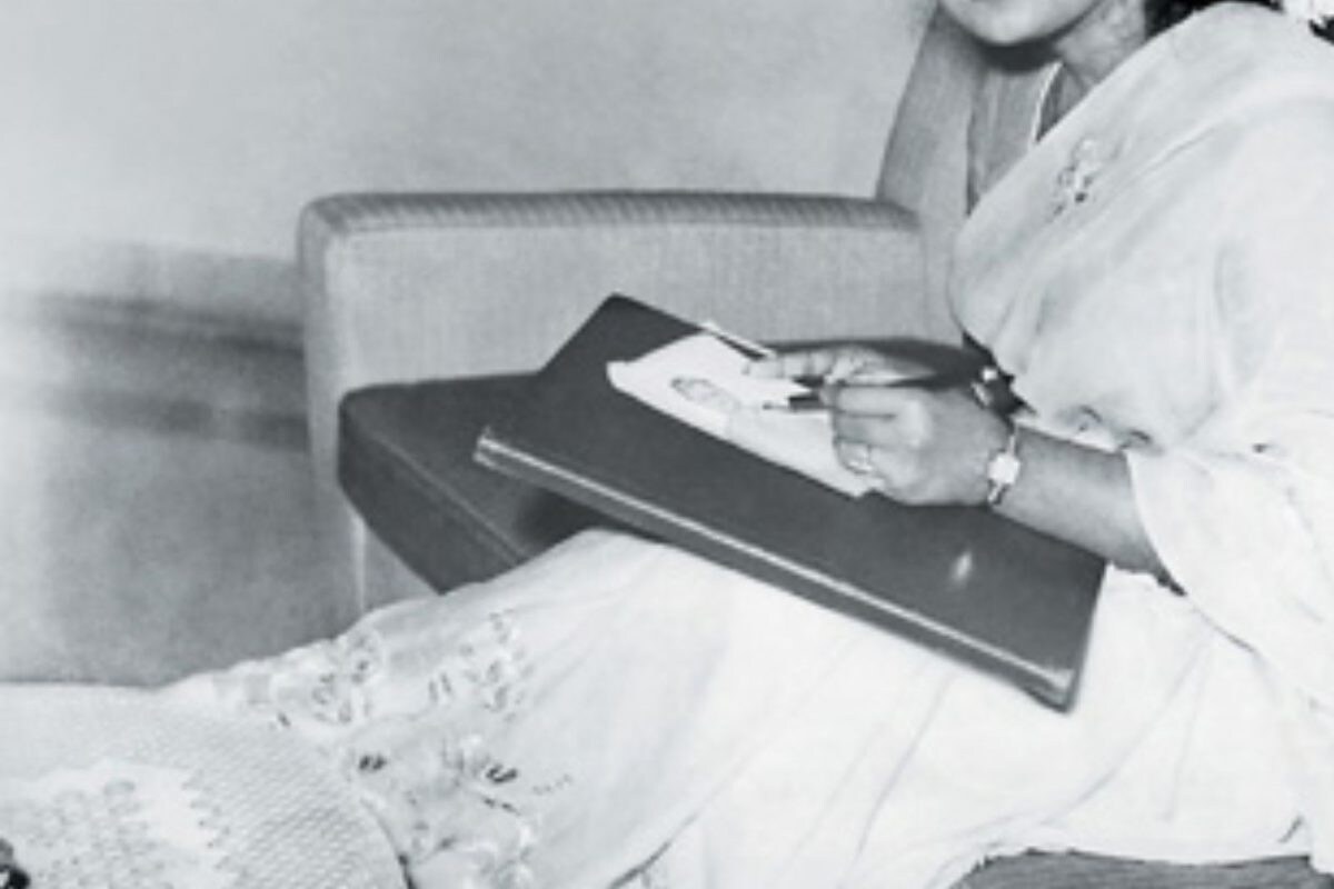 250 படங்கள்.. இந்தியாவின் பணக்கார நடிகை.. கணவரால் இழந்த சினிமா வாழ்க்கை.. யார் இந்த நடிகை?