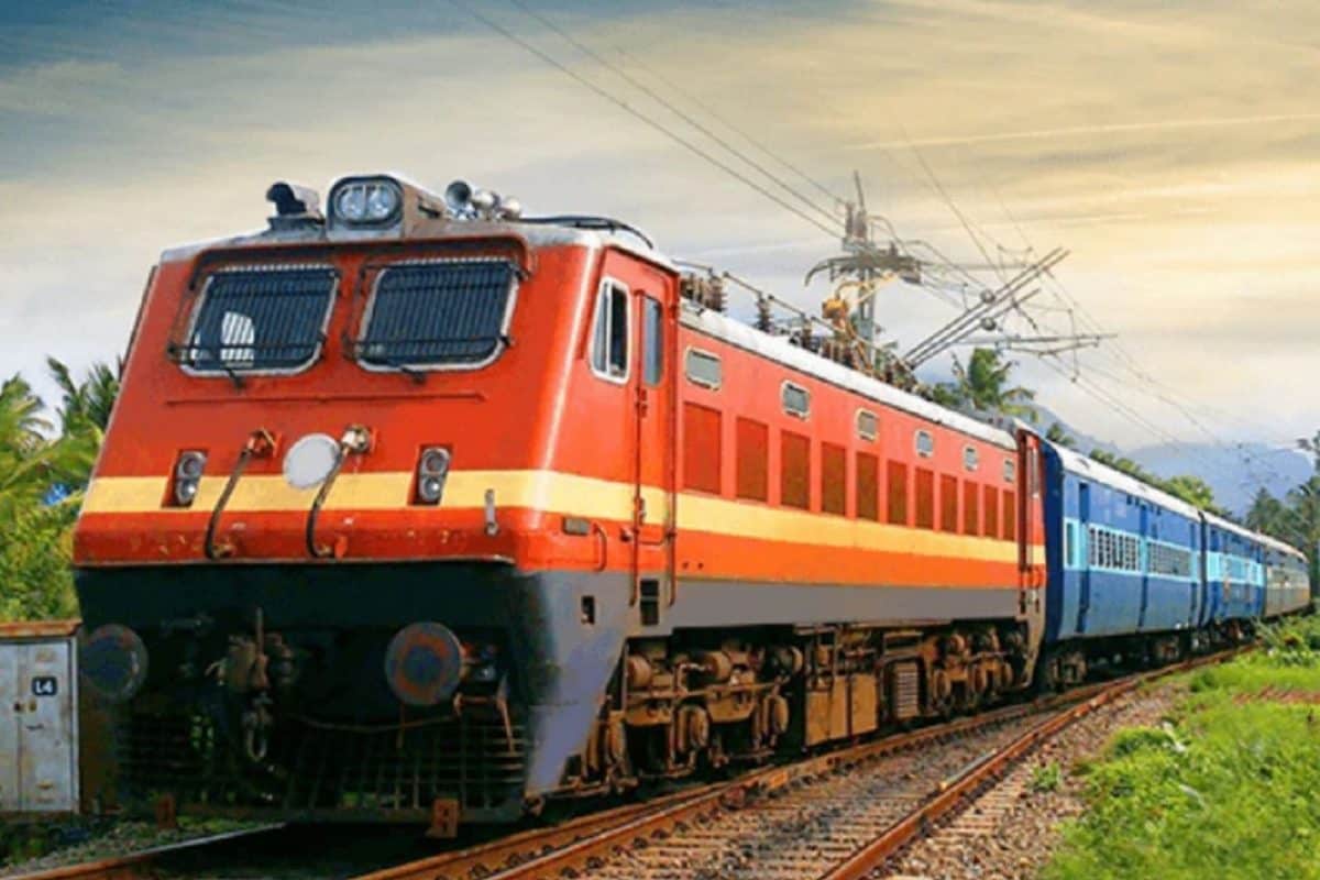 12 மணிநேரமாக திறக்காத ரயில் கழிவறை.. பயணிகள் அதிர்ச்சி.. நடந்தது என்ன?