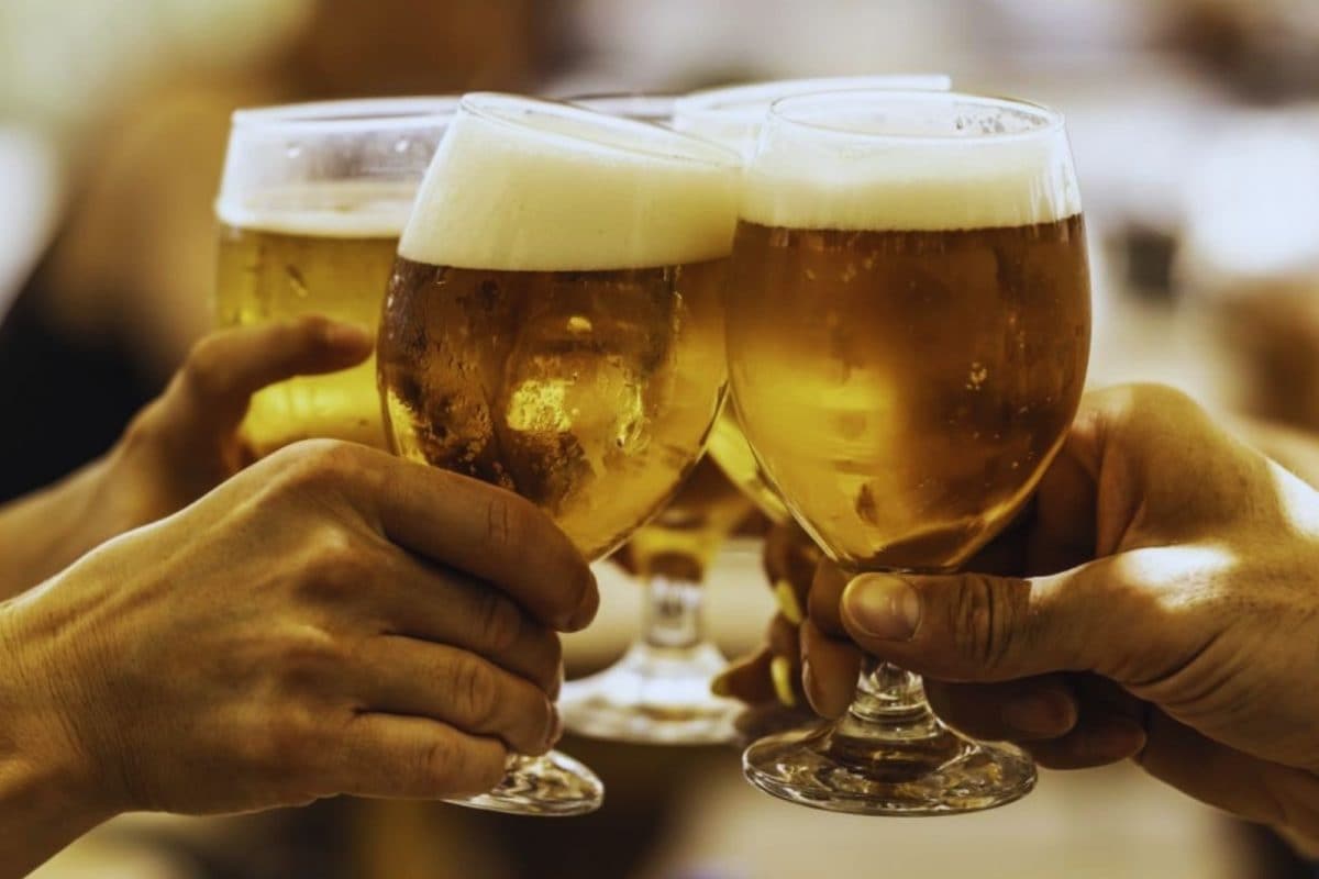 அதிக குடிப்பழக்கம் மூளையை பாதிக்கிறது - ஆய்வில் அதிர்ச்சி தகவல்..! - News18 தமிழ்