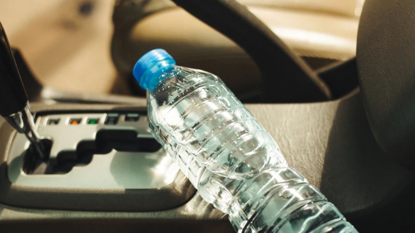 வெயில் காலத்தில் காரில் வைத்த பாட்டில் தண்ணீரைக் குடித்தால் என்ன ஆகும்..? எச்சரிக்கும் ஆய்வு முடிவுகள்..! - News18 தமிழ்