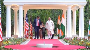 அமெரிக்க துணை அதிபருக்கு தனது இல்லத்தில் வரவேற்பு கொடுத்த பிரதமர் மோடி