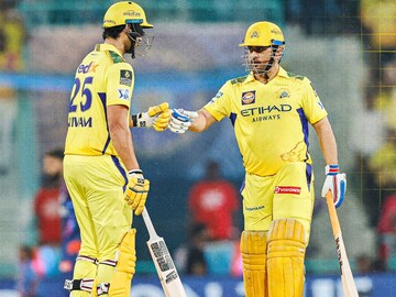 ஷிவம் துபே - தோனி