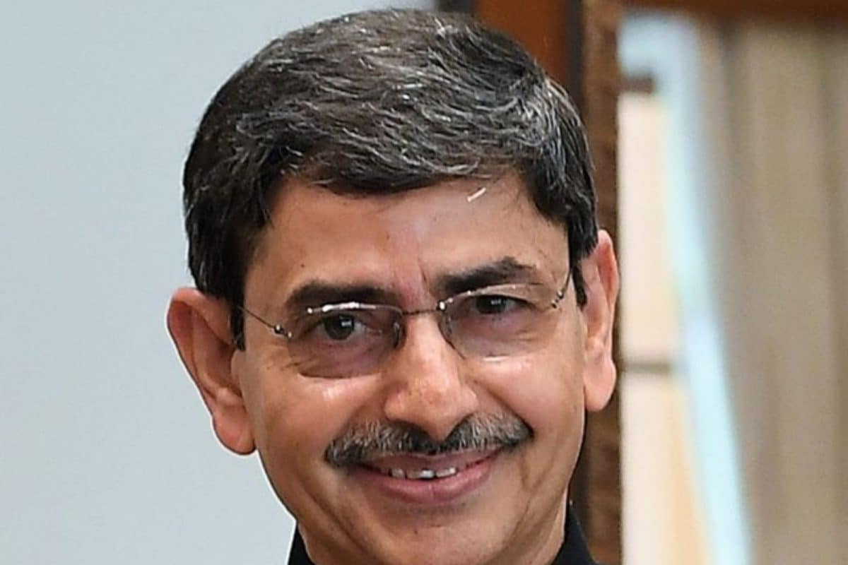 உச்சநீதிமன்றம் வெளியிட்ட தீர்ப்பு: ஆளுநர் திடீர் டெல்லி பயணம்