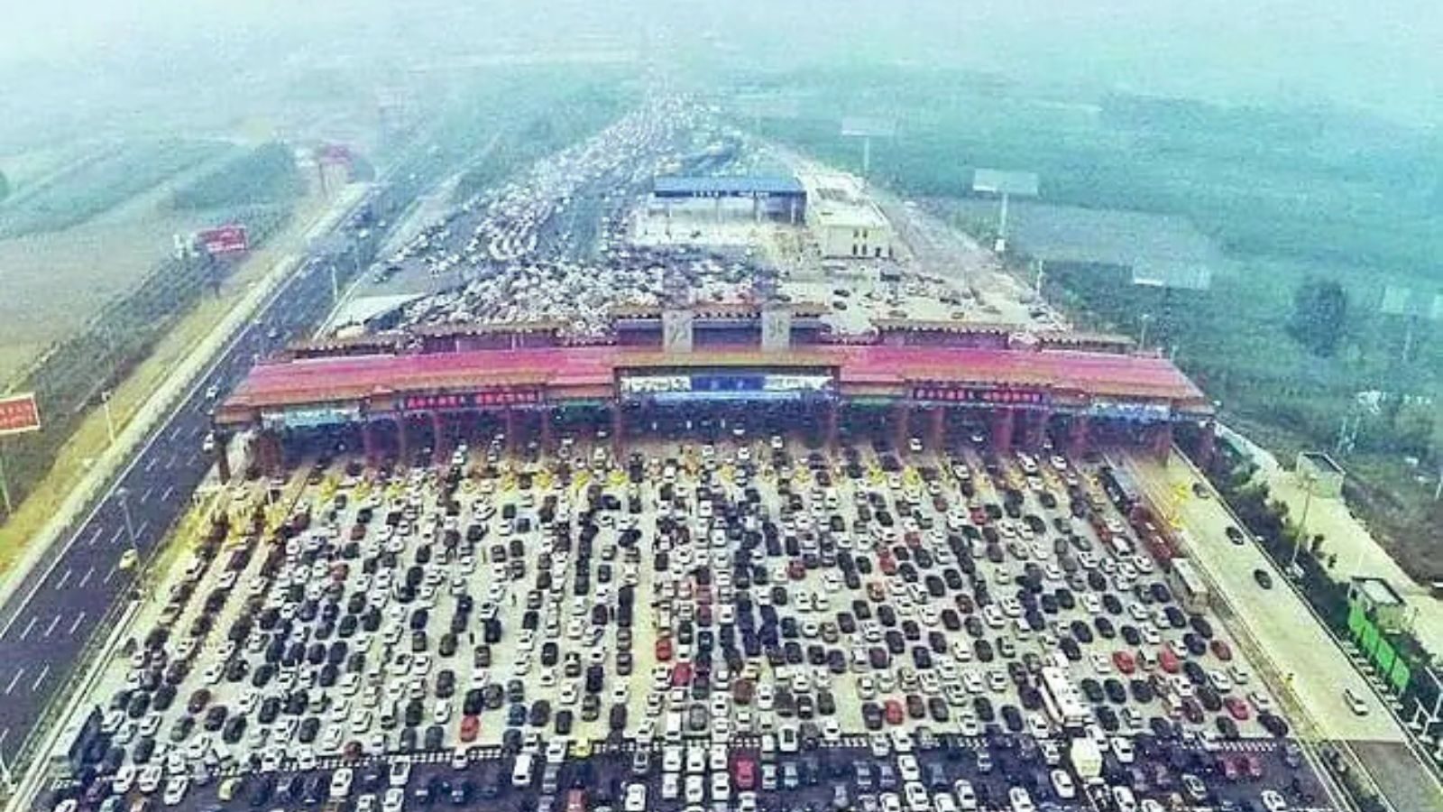 12 நாட்கள் நீடித்த டிராஃபிக்..! உணவு, தண்ணீர் இன்றி தவித்த மக்கள்.. எங்கு தெரியுமா?