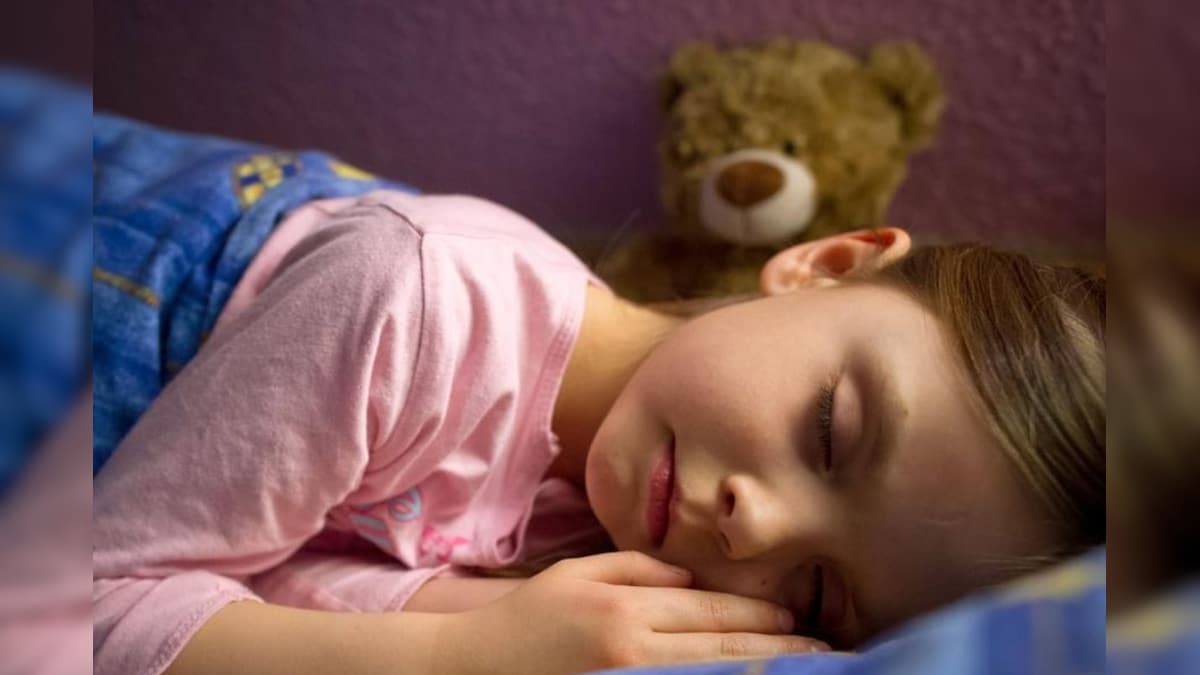 உங்கள் குழந்தை இரவு தூக்கத்தில் பேசுகிறதா அல்லது அழுகிறதா..? பராசோம்னியா பற்றி நீங்கள் கட்டாயம் தெரிஞ்சுக்கனும்..! - News18 தமிழ்