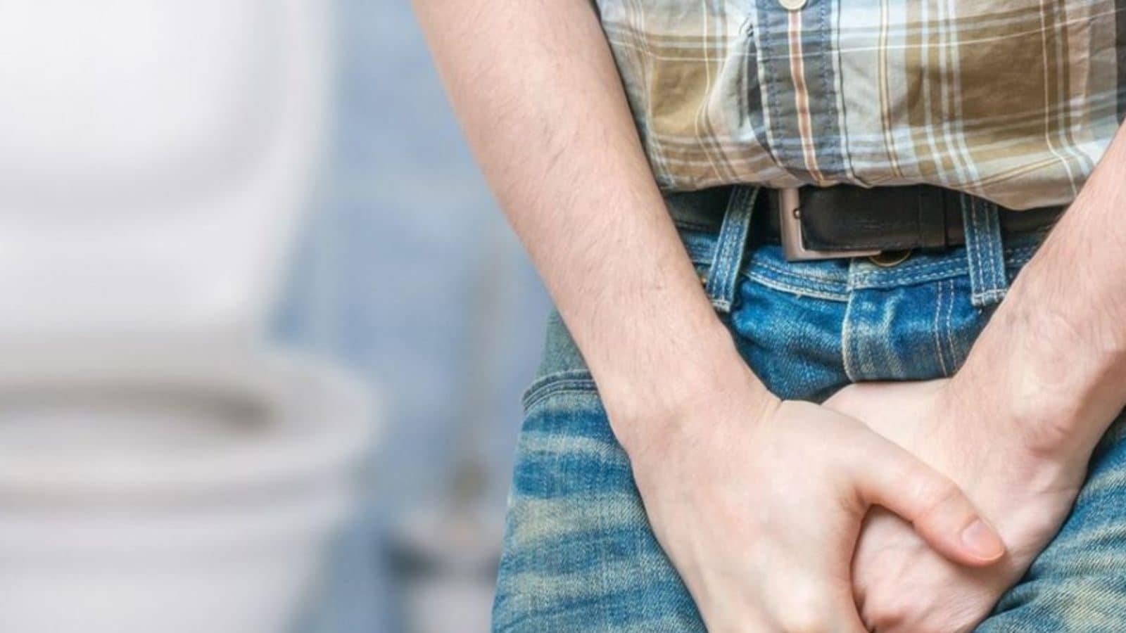 கோடை வெயிலுக்கு சிறுநீர் எரிச்சலுடன் சொட்டு சொட்டாக வருகிறதா..? காரணமும்.. வீட்டு வைத்தியமும்…