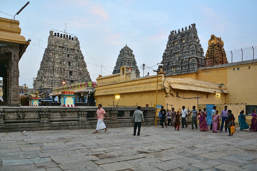 தமிழ்நாடு அரசு இந்து அறநிலையத் துறை, ஆண்டுதோறும் ஆண்டுதோறும் குடிமக்களுக்கு இலவச ஆன்மிகப் திட்டத்தை. இந்த ஆண்டு ஆடி மாதத்தில் அம்மன் கோயில்கள் பயணம். இந்த பயணங்கள் முக்கிய நகரங்களான, மதுரை, திருச்சி, கோவை, நெல்லை, தஞ்சாவூர் மற்றும் ஈரோடு இடங்களில்.