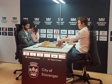 குகேஷ் vs கார்ல்சன் குகேஷ் vs கார்ல்சன்